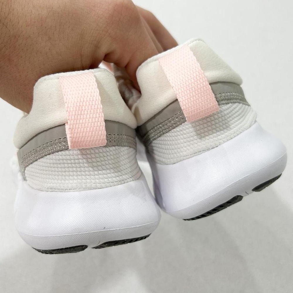 🥟💖🐰 New Nike Free Run Cream Pink Sneakers - Picture 3 of 3